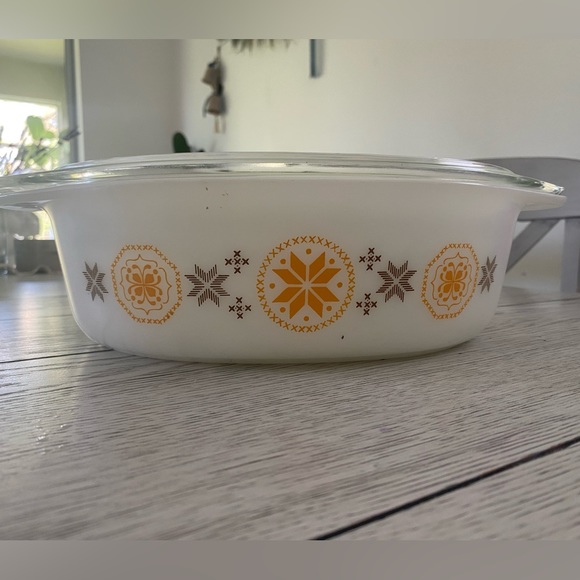 Vintage Pyrex town and country 2 1/2 qt - Picture 2 of 5